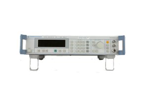Rohde & Schwarz SML-01 Signal Generator 9kHz - 1.1GHz