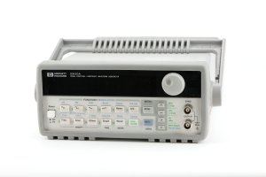 HP 33120A FUNCTION GENERATOR. DC - 15MHz.