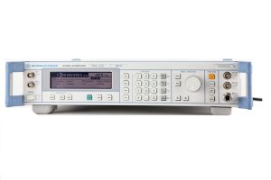 R & S SMR-20 Microwave Signal Generator